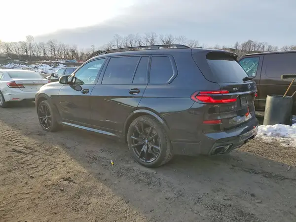 5UX33EM09R9S33863 2024 BMW X7 - Image 2