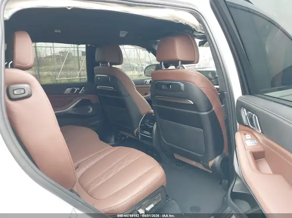 5UX33EM09R9S86174 2024 BMW X7 - Image 8