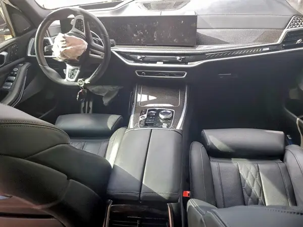 5UX33EM09R9T28892 2024 BMW X7 - Image 8