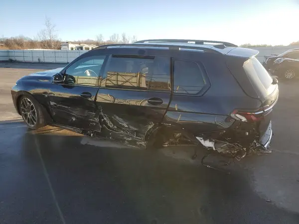 5UX33EM09R9T49533 2024 BMW X7 - Image 2