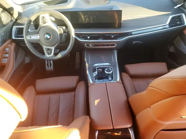 5UX33EM09R9T49533 2024 BMW X7 - Image 8