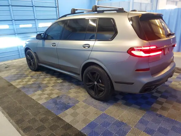 5UX33EM09R9T70057 2024 BMW X7 - Image 2