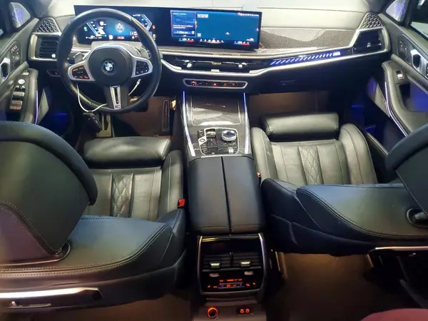 5UX33EM09R9T70057 2024 BMW X7 - Image 8