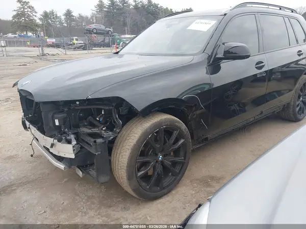 5UX33EM09R9T70625 2024 BMW X7 - Image 2