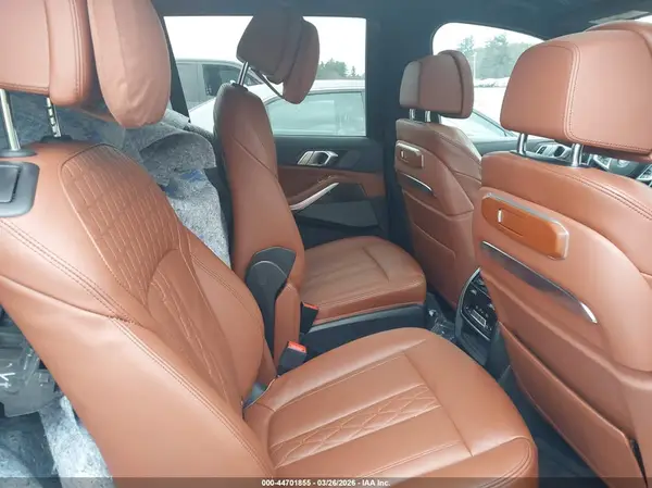 5UX33EM09R9T70625 2024 BMW X7 - Image 8