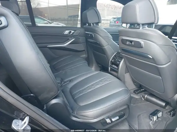 5UX33EM0XS9W22906 2025 BMW X7 - Image 8
