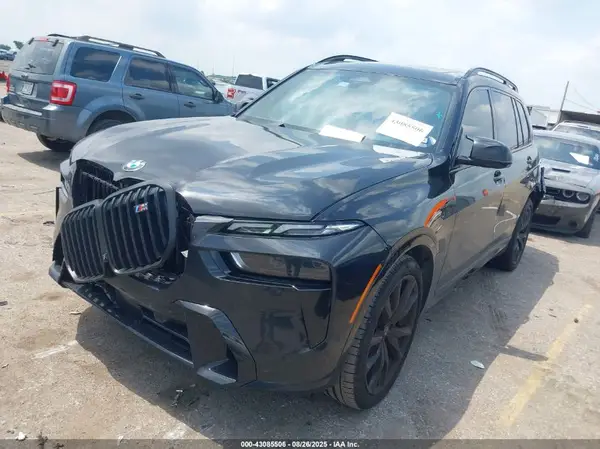5UX33EM0XS9X98841 2025 BMW X7 - Image 2