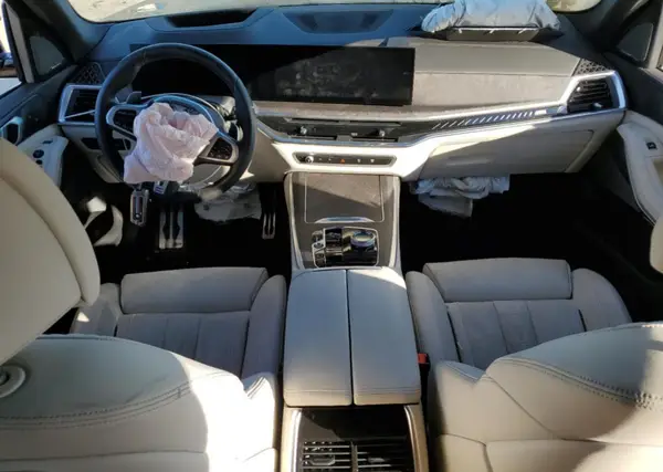 5UX33EU02R9U42880 2024 BMW X5 M - Image 8