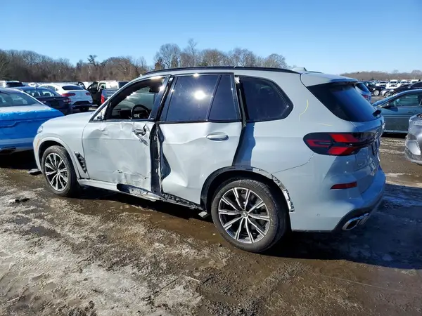 5UX33EU02R9V77907 2024 BMW X5 - Image 2