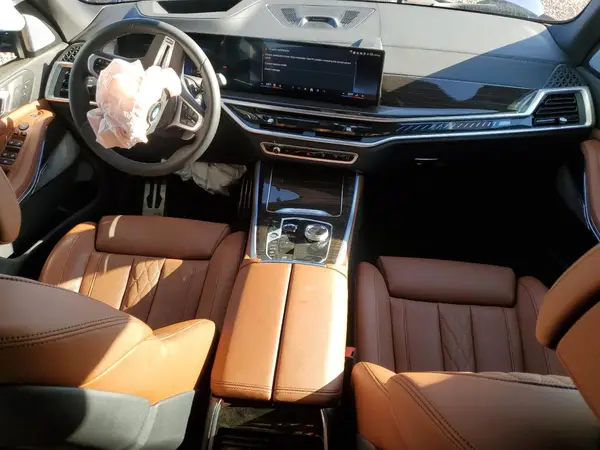 5UX33EU02S9X36432 2025 BMW X5 M - Image 8