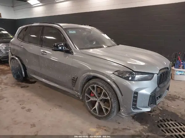 5UX33EU02S9X74615 2025 BMW X5 - Image 1
