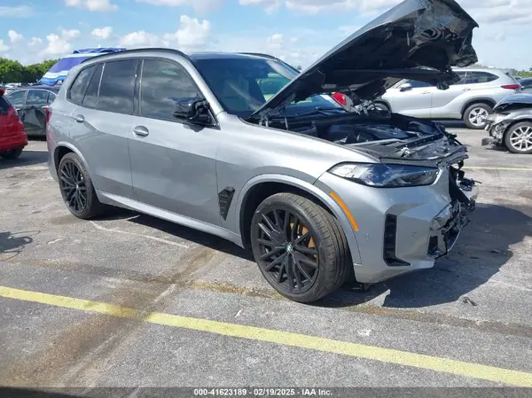 5UX33EU03S9X62019 2025 BMW X5 - Image 1