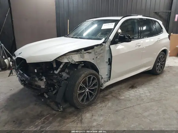 5UX33EU04R9T12745 2024 BMW X5 - Image 2