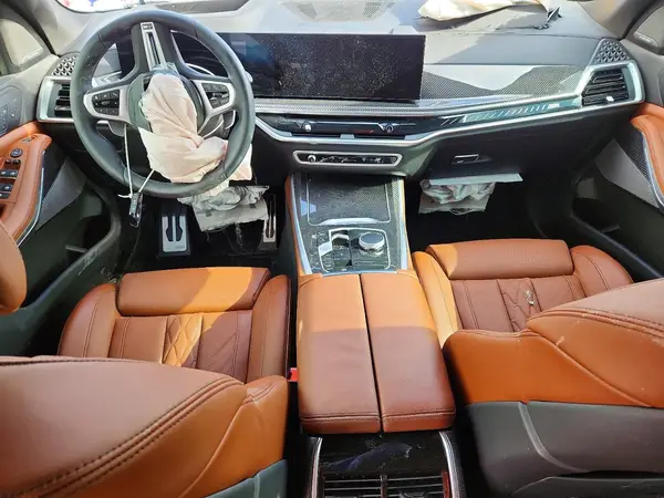 5UX33EU05T9183115 2026 BMW X5 M - Image 8