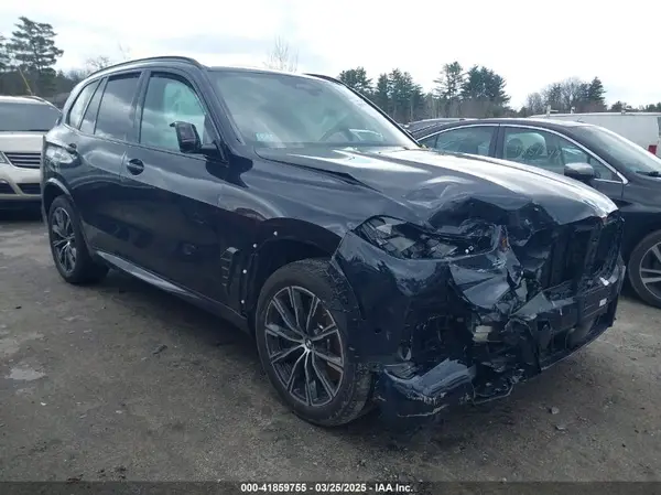 5UX33EU06S9Z41428 2025 BMW X5 - Image 1