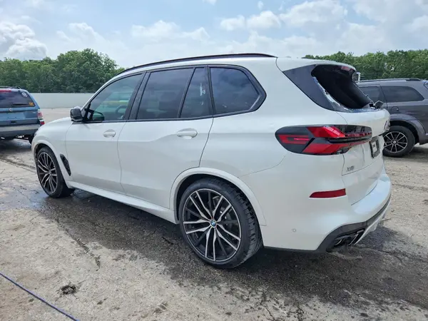5UX33EU08T9342466 2026 BMW X5 - Image 2