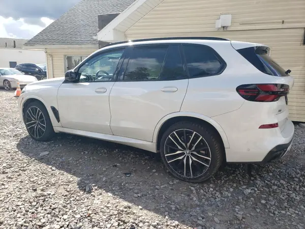 5UX33EU0XR9V22024 2024 BMW X5 - Image 2