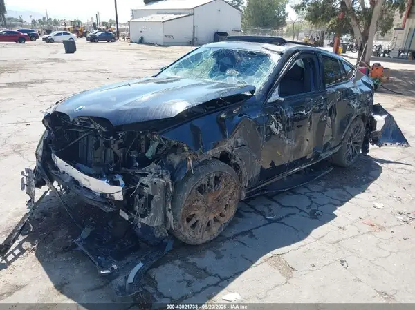 5UX33EX00T9117616 2026 BMW X6 - Image 2