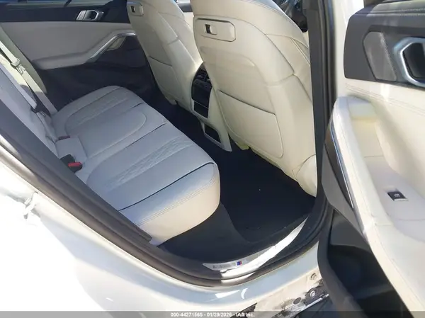 5UX33EX01R9U30683 2024 BMW X6 - Image 8