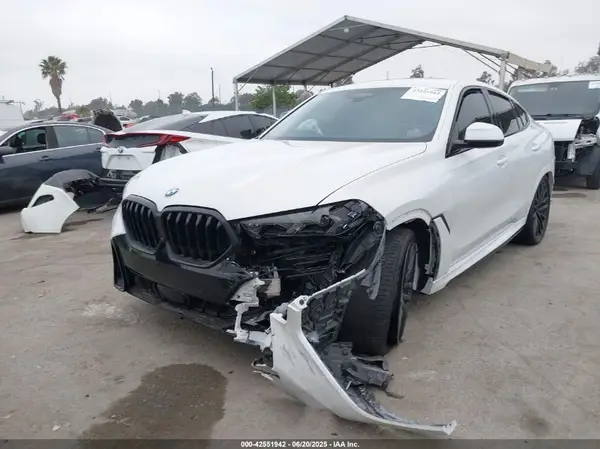 5UX33EX01R9W02503 2024 BMW X6 - Image 2