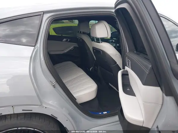 5UX33EX01S9W31814 2025 BMW X6 - Image 8