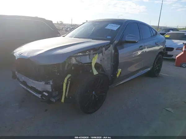 5UX33EX01S9Z15976 2025 BMW X6 - Image 2