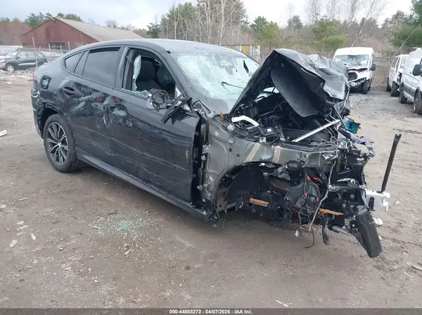 5UX33EX01T9111825 2026 BMW X6 - Image 1
