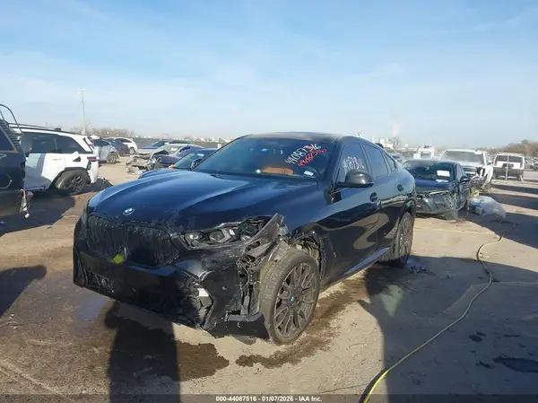 5UX33EX02R9T85883 2024 BMW X6 - Image 2