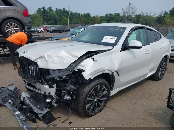5UX33EX02S9Z33418 2025 BMW X6 - Image 2