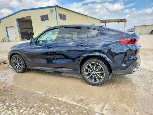 5UX33EX02T9229141 2026 BMW X6 - Image 2