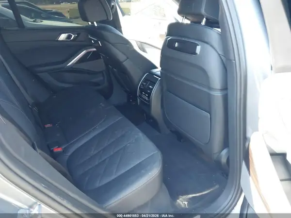 5UX33EX03S9X00034 2025 BMW X6 - Image 8