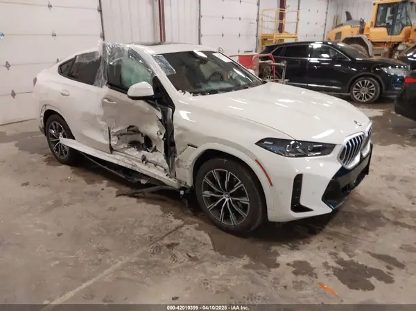 5UX33EX03S9X66356 2025 BMW X6 - Image 1