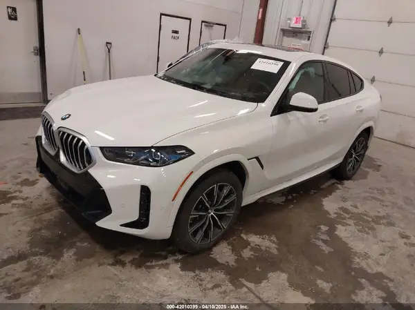 5UX33EX03S9X66356 2025 BMW X6 - Image 2