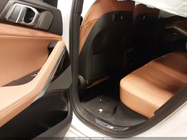 5UX33EX03S9X66356 2025 BMW X6 - Image 8