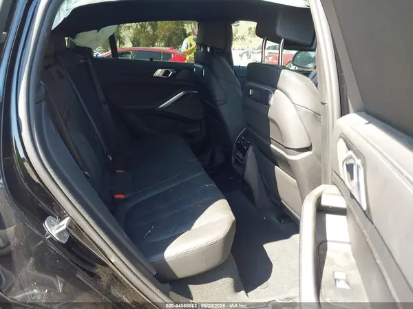 5UX33EX03S9Z90744 2025 BMW X6 - Image 8