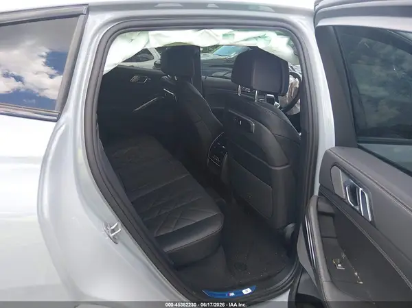 5UX33EX03T9333959 2026 BMW X6 - Image 8