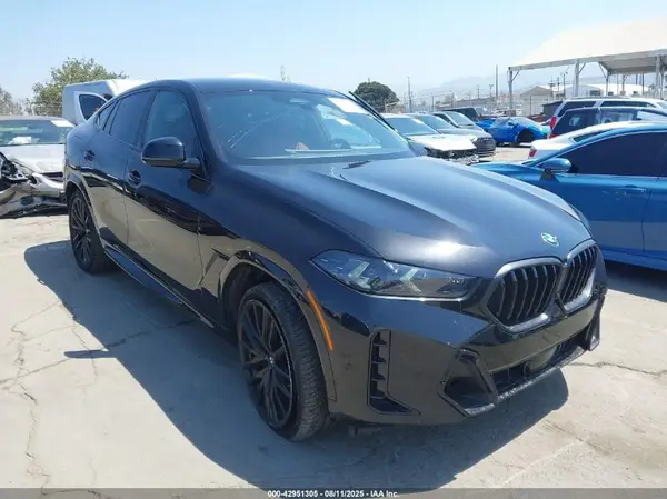 5UX33EX05R9V53550 2024 BMW X6 - Image 1