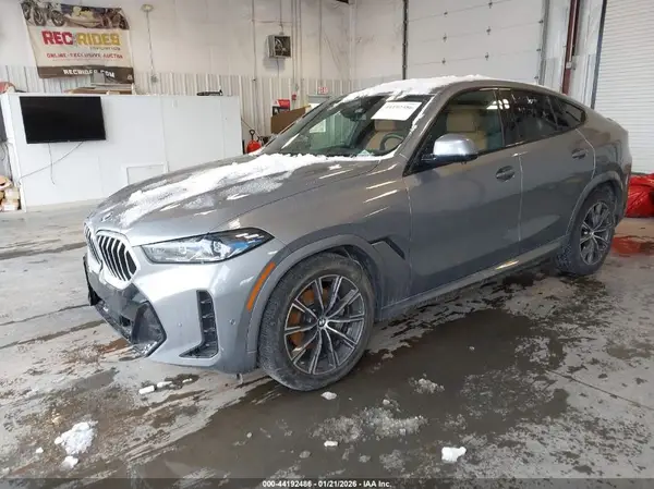 5UX33EX05S9Z55414 2025 BMW X6 - Image 2
