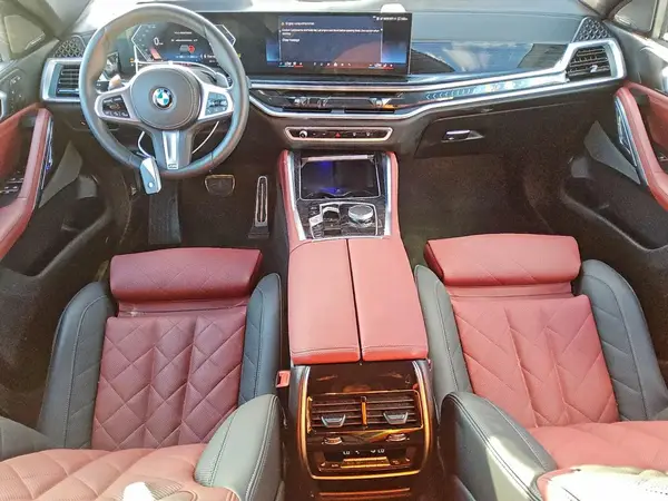 5UX33EX05T9136081 2026 BMW X6 - Image 8