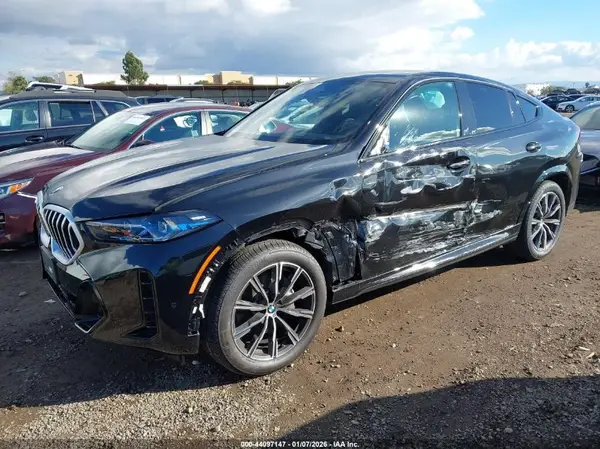 5UX33EX06T9178811 2026 BMW X6 - Image 2
