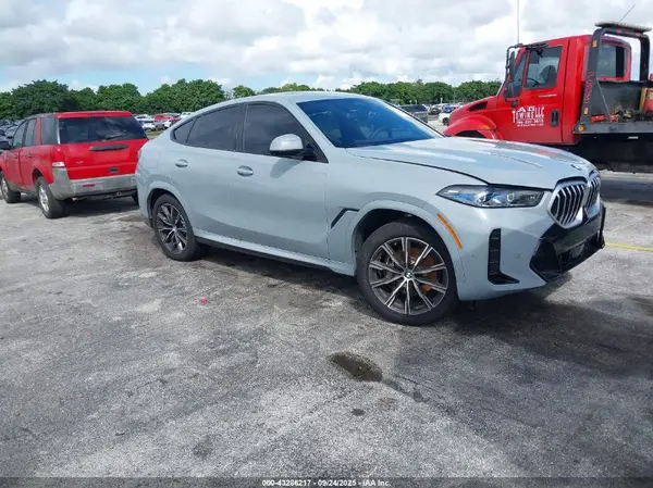 5UX33EX07T9135465 2026 BMW X6 - Image 1