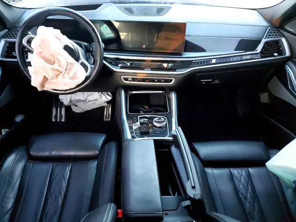 5UX33EX08R9S29797 2024 BMW X6 - Image 8