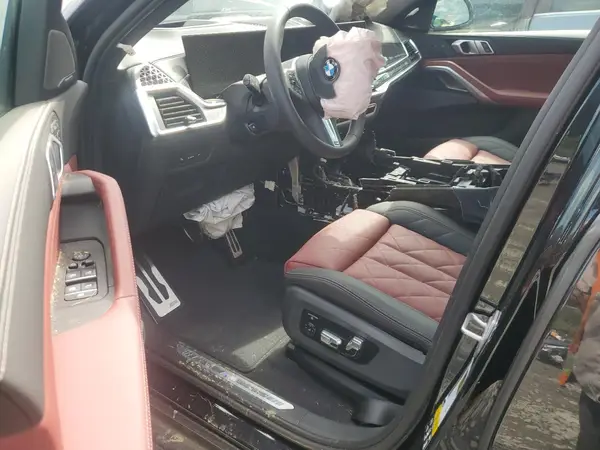 5UX33EX08R9U46010 2024 BMW X6 - Image 8