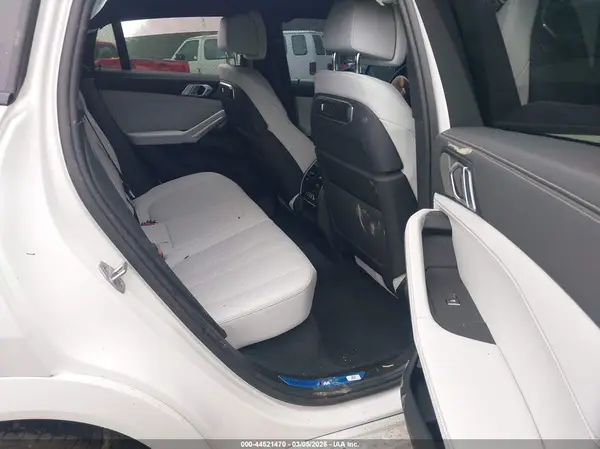 5UX33EX08S9006214 2025 BMW X6 - Image 8
