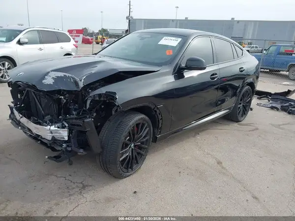 5UX33EX08T9095932 2026 BMW X6 - Image 2
