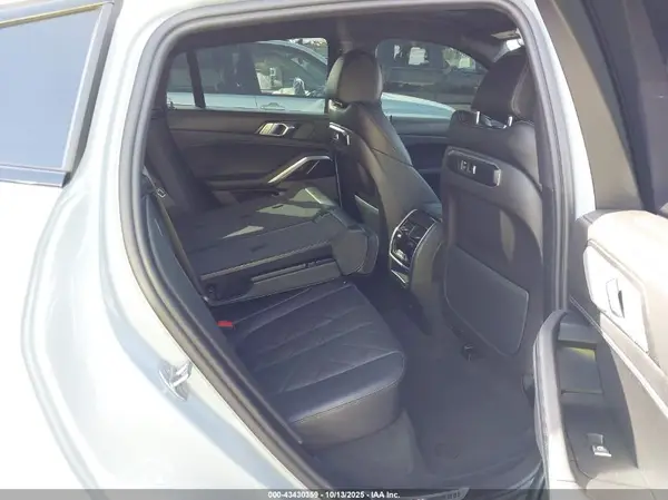 5UX33EX09R9S21501 2024 BMW X6 - Image 8