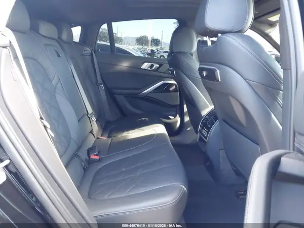 5UX33EX09R9T57546 2024 BMW X6 - Image 8