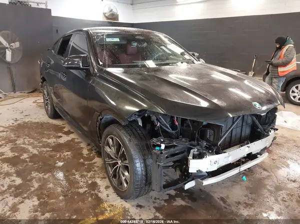 5UX33EX0XR9T80883 2024 BMW X6 - Image 1