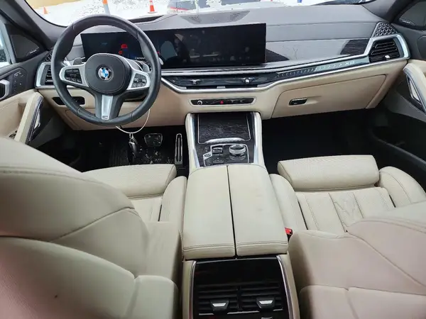 5UX33EX0XS9W74290 2025 BMW X6 - Image 8