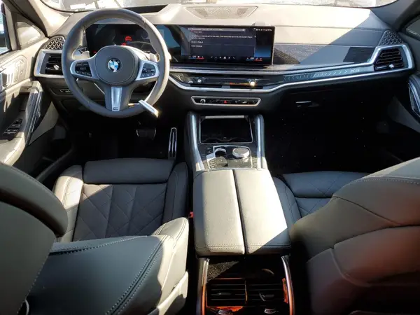 5UX33EX0XT9089436 2026 BMW X6 - Image 8